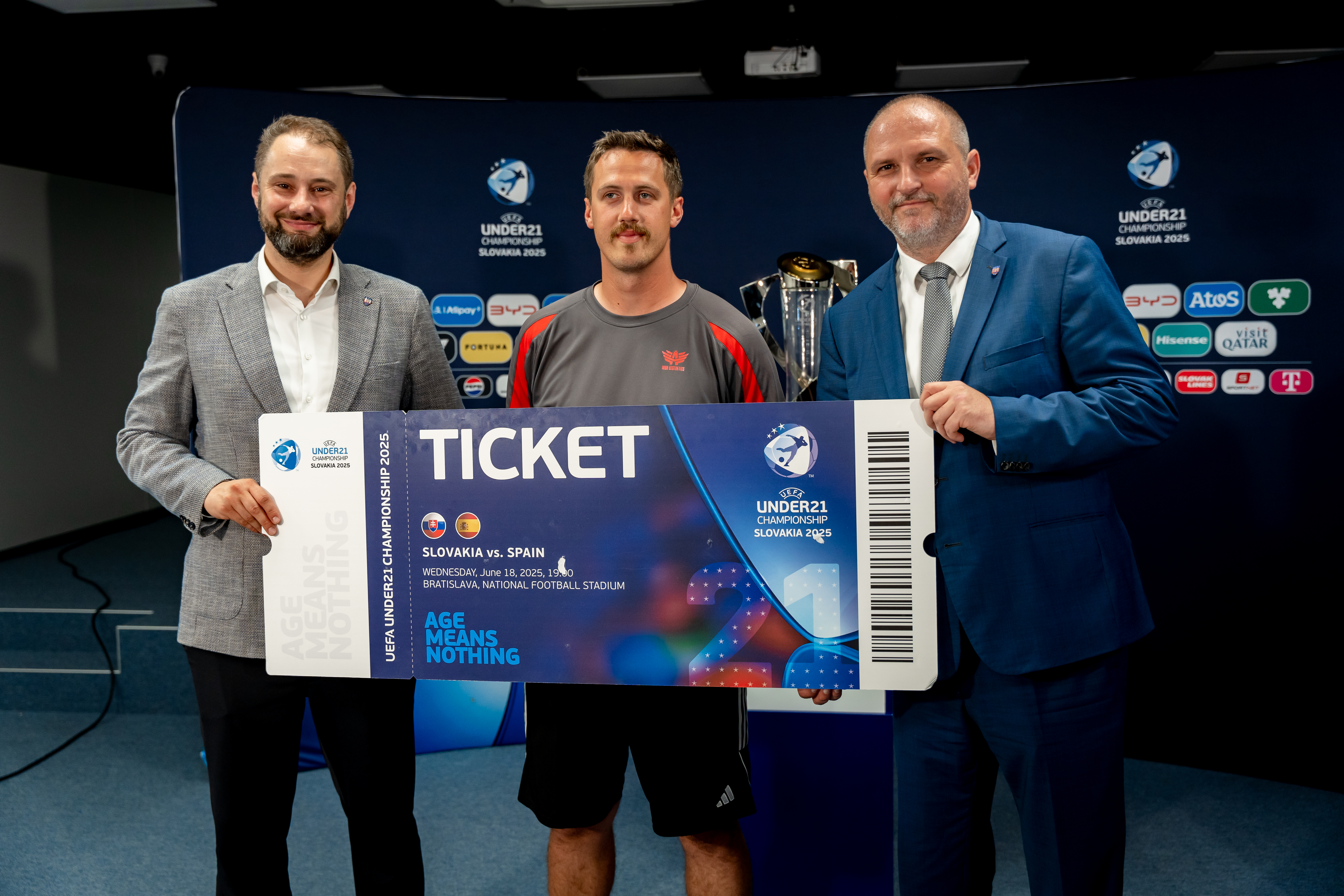Tlacovy brifing - o pripravach sampionatu UEFA-40